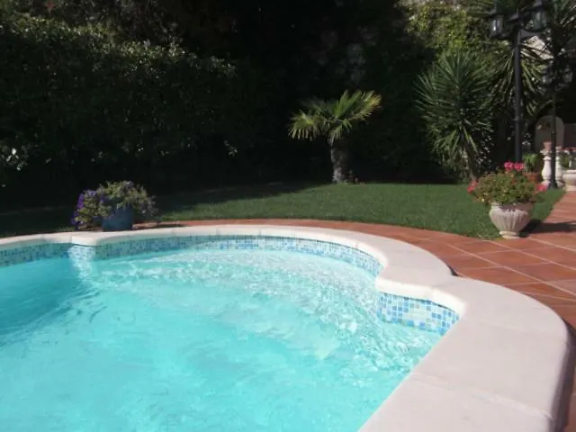 B&B Les Pervenches Nice 0*,  France